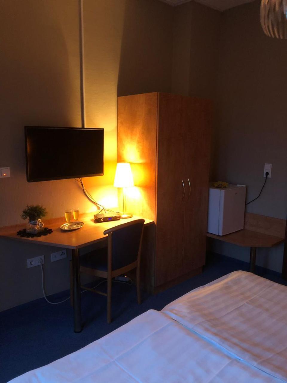 Stadtcafe-Hotel Kelsterbach Exteriör bild