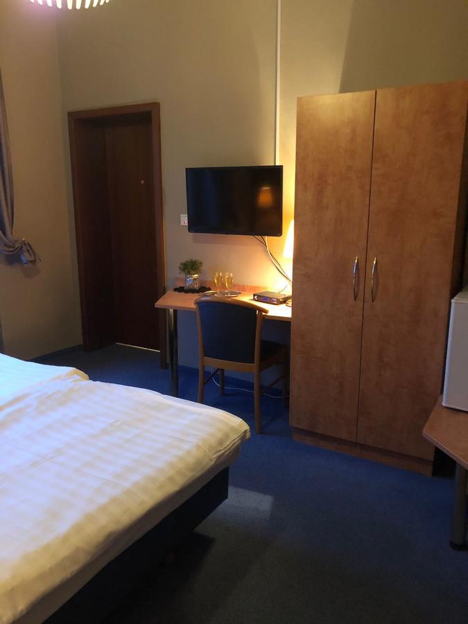 Stadtcafe-Hotel Kelsterbach Exteriör bild