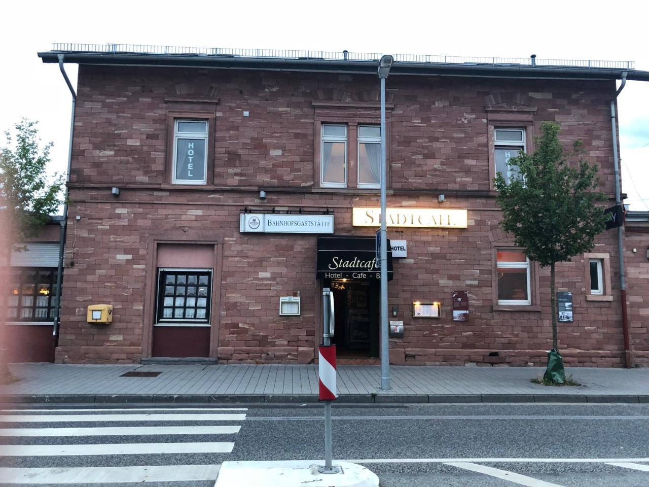 Stadtcafe-Hotel Kelsterbach Exteriör bild